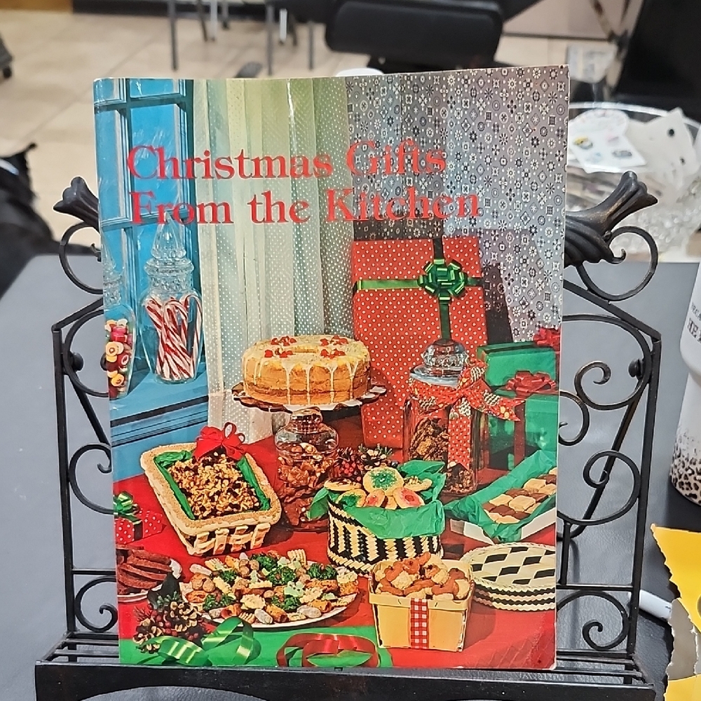VINTAGE 1976 'CHRISTMAS GIFTS from the KITCHEN' COOKBOOK BOOKLET